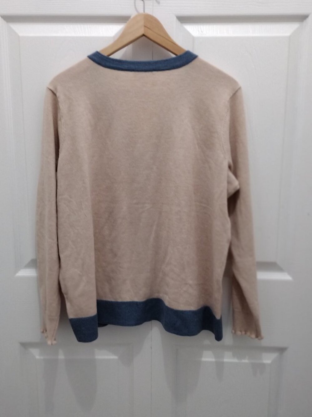 Candace Cameron Bure Cardigan Size L Beige Blue Trim Button Front Lightweight - Picture 6 of 6